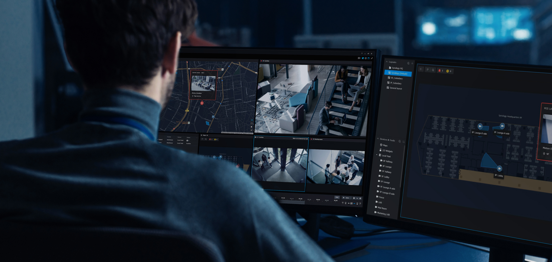 IT-Admin überwacht mehrere IP-Kamera-Streams im VMS-Dashboard zur zentralen Videoüberwachung